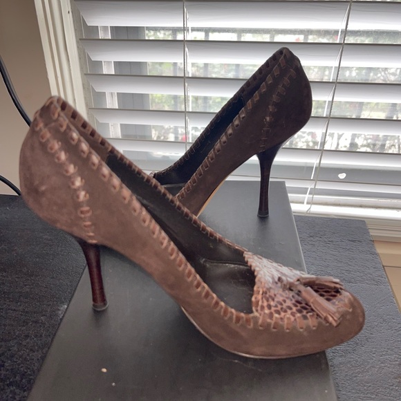 AUTHENTIC GUCCI HEELS - Picture 2 of 6